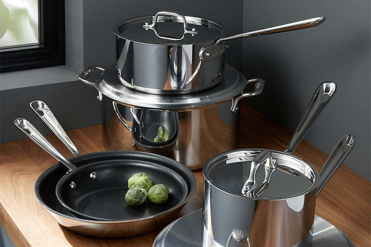 The difference between non-stick and stainless steel cookware